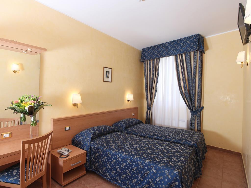 Casa Di Santa Francesca Romana A Ponte Rotto Номер фото