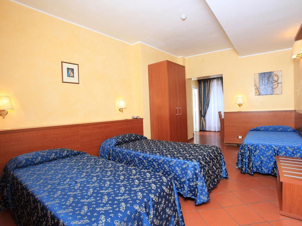Casa Di Santa Francesca Romana A Ponte Rotto Номер фото