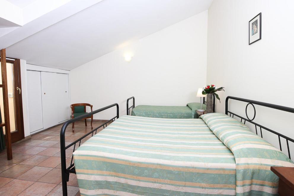 Casa Di Santa Francesca Romana A Ponte Rotto Экстерьер фото